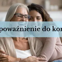 Dwie kobiety, matka i córka, przytulają się. Na zdjęciu widnieje napis "Upoważnienie do konta", sugerujący, że córka może być przyszłym właścicielem rachunku bankowego.