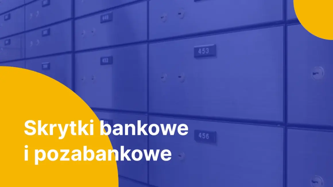 Rząd skrytek bankowych, w tym pko bp skrytka bankowa, z numerami i zamkami. Na pierwszym planie biały napis "Skrytki bankowe i pozabankowe".