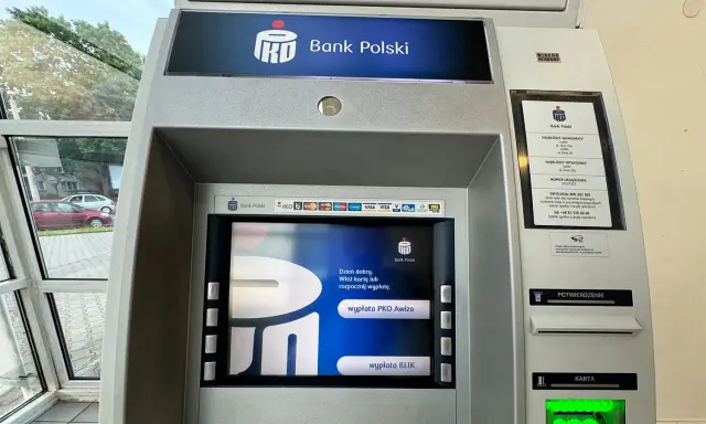 Wypłata gotówki w oddziale PKO - dokument, awizacja i opłaty