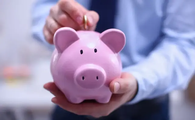 Z czego żyć nie pracując? Sprawdź oszczędności, zasiłki i kapitał